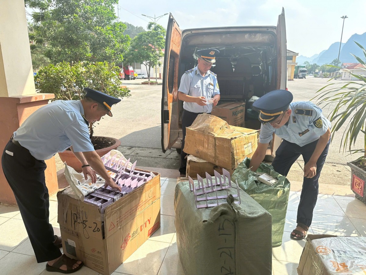 Cao điểm truy quét hàng giả, hàng lậu trên phạm vi toàn quốc Cao điểm truy quét hàng giả, hàng lậu trên phạm vi toàn quốc