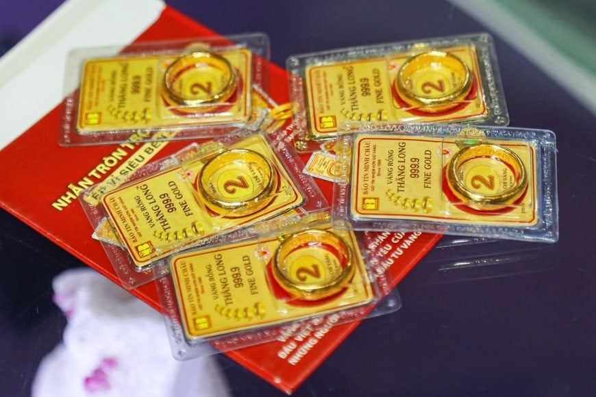 Giá vàng nhẫn suy giảm bất chấp đà tăng của giá vàng thế giới Giá vàng nhẫn suy giảm bất chấp đà tăng của giá vàng thế giới