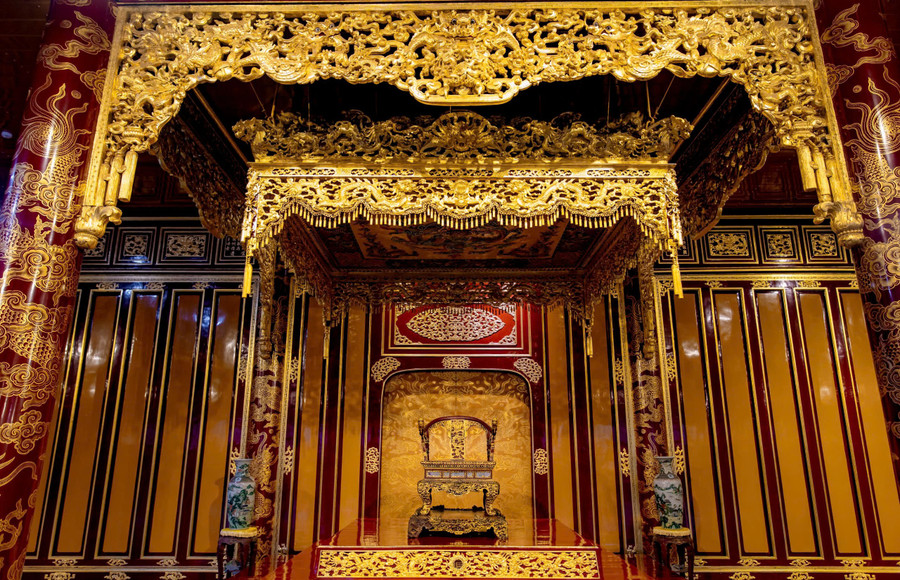 Bảo vật quốc gia tại Huế bị người đàn ông phá hoại là chiếc Ngai vàng độc bản