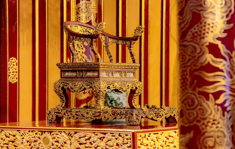 Bảo vật quốc gia tại Huế bị người đàn ông phá hoại là chiếc Ngai vàng độc bản