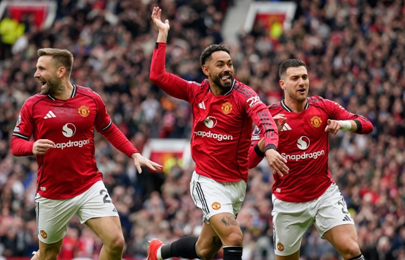 Manchester United trở lại Champions League: Chấm dứt thập kỷ lãng phí và bài toán 340 triệu bảng