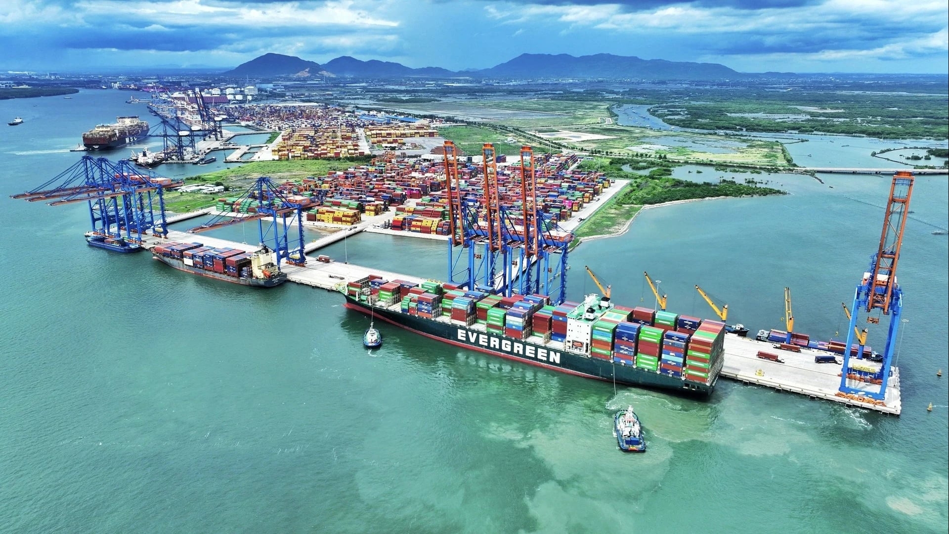 Cắt giảm thủ tục đầu tư kinh doanh: Cú hích thể chế cho doanh nghiệp và tăng trưởng
