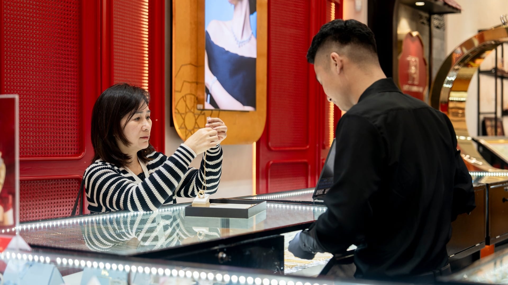 Giá vàng hôm nay 8/5: Vàng nhẫn cân bằng giá với vàng miếng