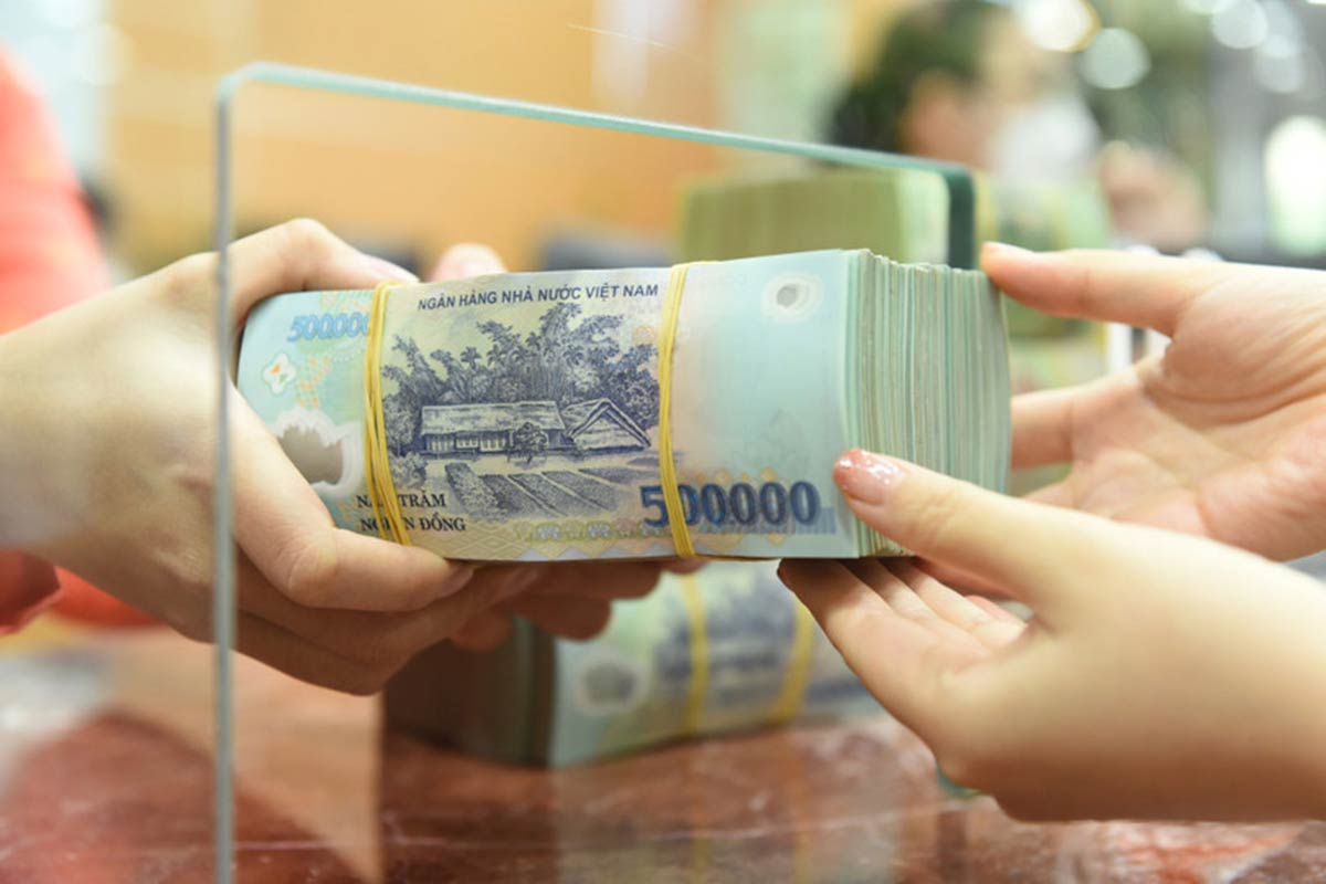 Tiền gửi của người dân vào ngân hàng tăng chậm lại