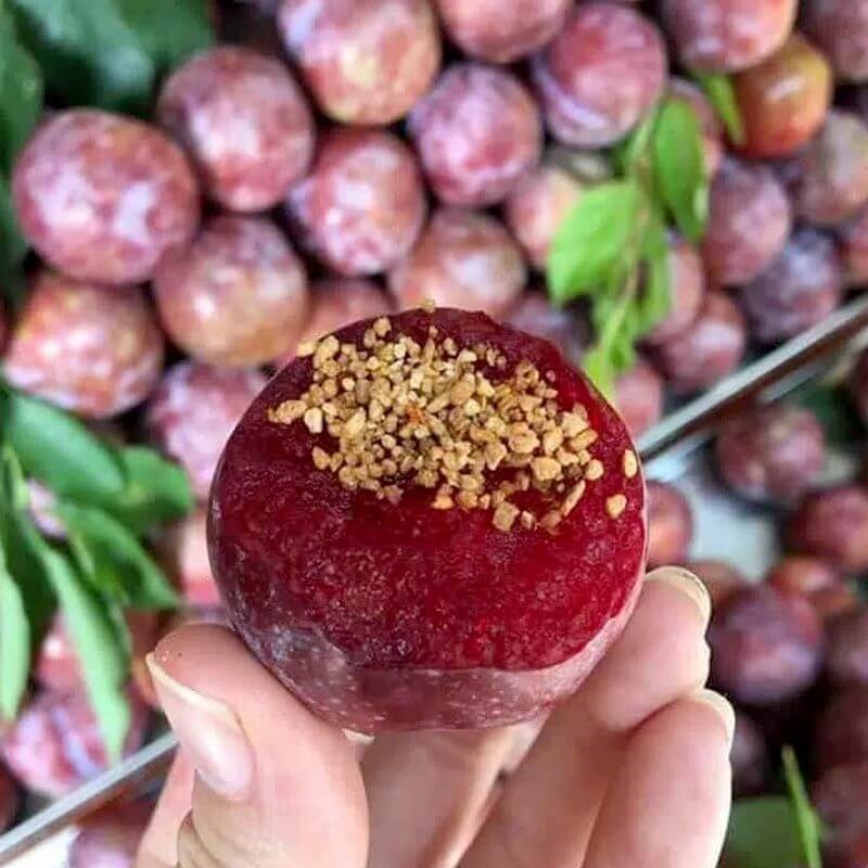 Ăn mận hậu có gây nóng trong và nổi mụn?