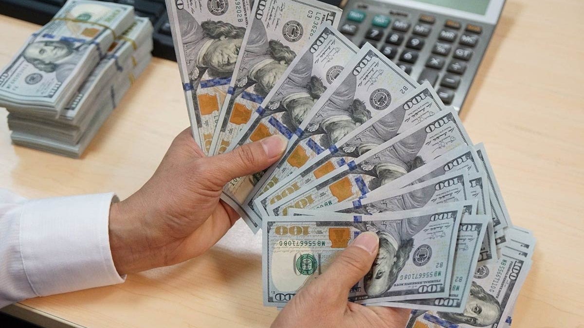 Giá USD tự do tăng mạnh, vượt 26.500 đồng
