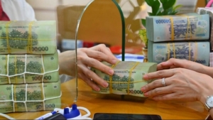 Lãi suất tiết kiệm vượt 10%/năm