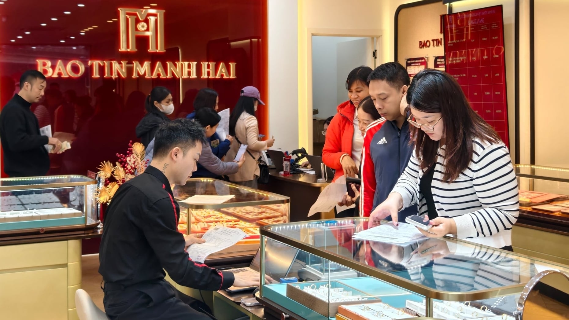 Giá vàng hôm nay 21/5: Tăng tới 2 triệu/lượng sau một đêm