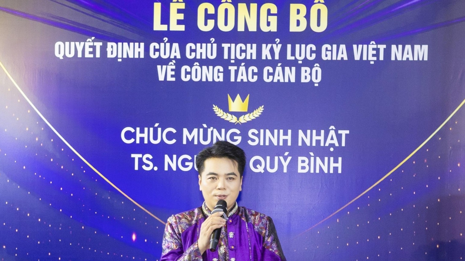 Lễ công bố quyết định bổ nhiệm Phó Giám đốc trung tâm chăm sóc sức khỏe kỷ lục Việt Nam