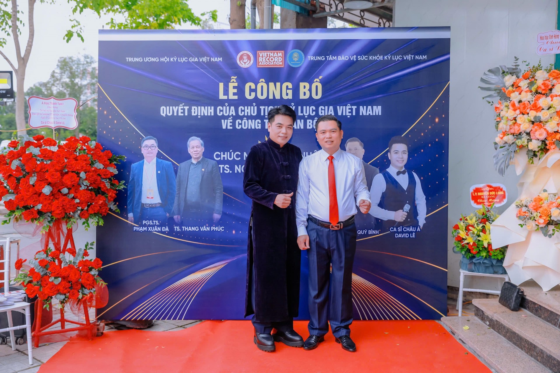 Lễ công bố quyết định bổ nhiệm Phó Giám đốc trung tâm chăm sóc sức khỏe kỷ lục Việt Nam Lễ công bố quyết định bổ nhiệm Phó Giám đốc trung tâm chăm sóc sức khỏe kỷ lục Việt Nam