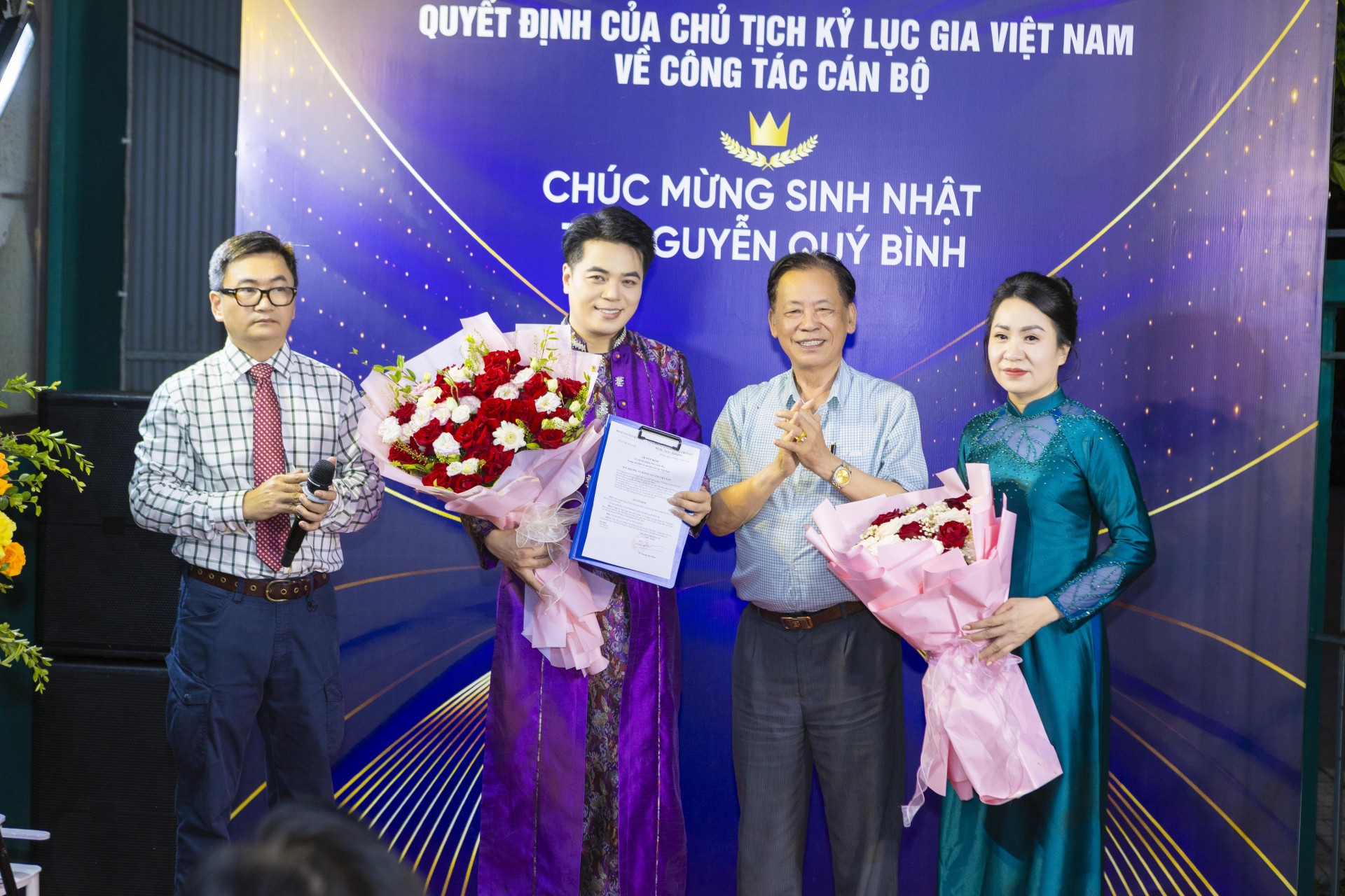 Lễ công bố quyết định bổ nhiệm Phó Giám đốc trung tâm chăm sóc sức khỏe kỷ lục Việt Nam Lễ công bố quyết định bổ nhiệm Phó Giám đốc trung tâm chăm sóc sức khỏe kỷ lục Việt Nam