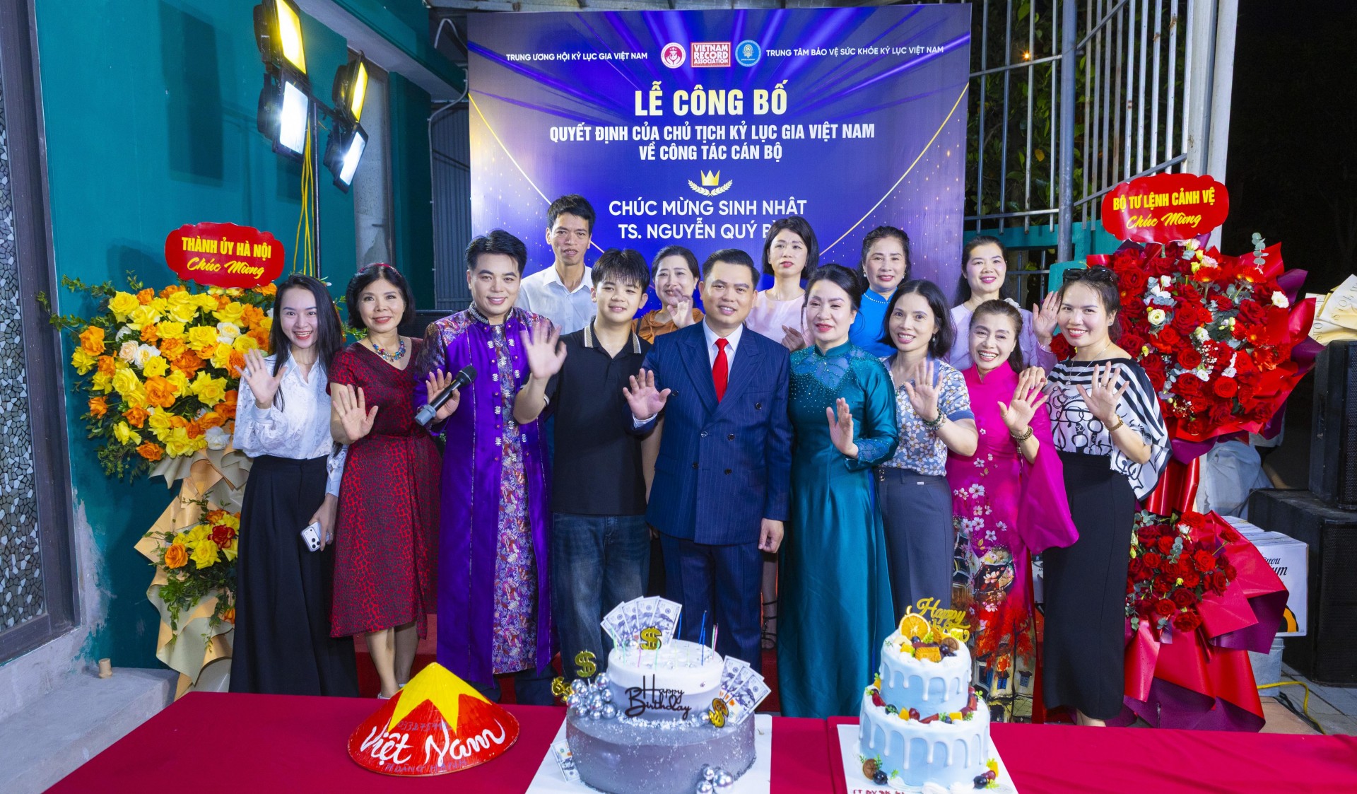 Lễ công bố quyết định bổ nhiệm Phó Giám đốc trung tâm chăm sóc sức khỏe kỷ lục Việt Nam Lễ công bố quyết định bổ nhiệm Phó Giám đốc trung tâm chăm sóc sức khỏe kỷ lục Việt Nam
