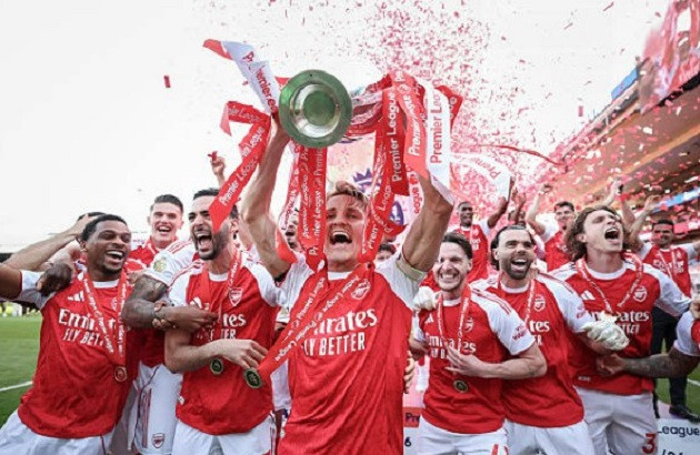 Bí mật đằng sau hàng thủ thép của Arsenal: Nghệ thuật sử dụng ma thuật đen Bí mật đằng sau hàng thủ thép của Arsenal: Nghệ thuật sử dụng ma thuật đen