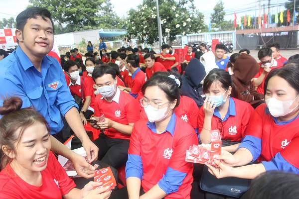 Sinh viên Bến Tre trải nghiệm "Hành trình SV - OK"