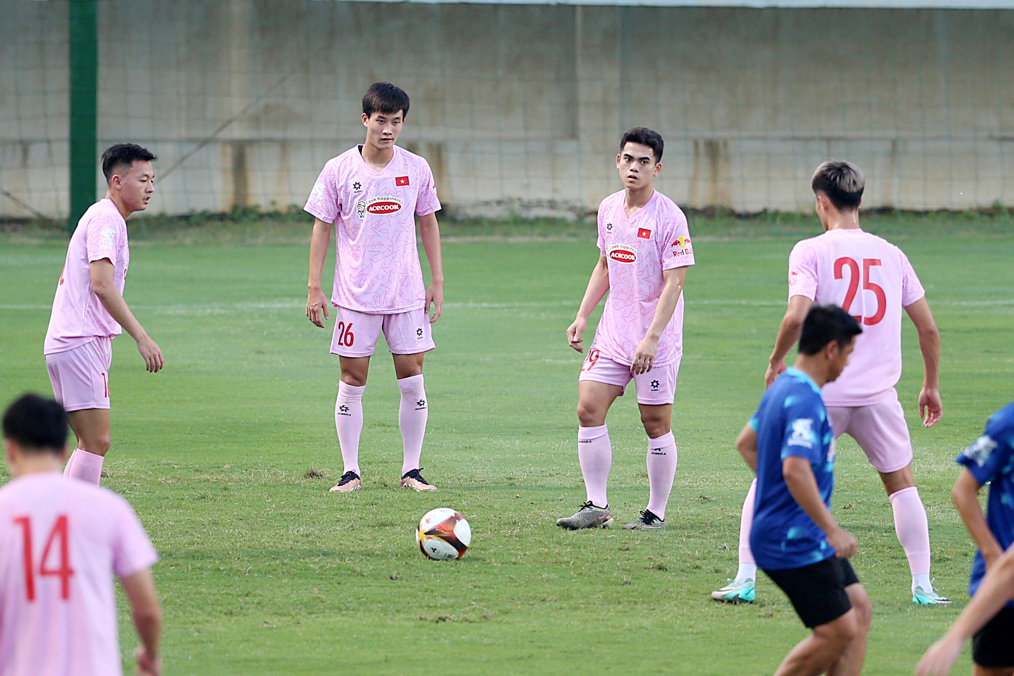 Buổi tập đầu tiên của tuyển Việt Nam với HLV Kim Sang Sik