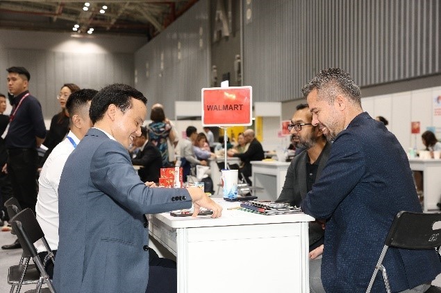 Vinamilk thúc đẩy xuất khẩu sữa qua các chuỗi bán lẻ và phân phối toàn cầu Vinamilk thúc đẩy xuất khẩu sữa qua các chuỗi bán lẻ và phân phối toàn cầu