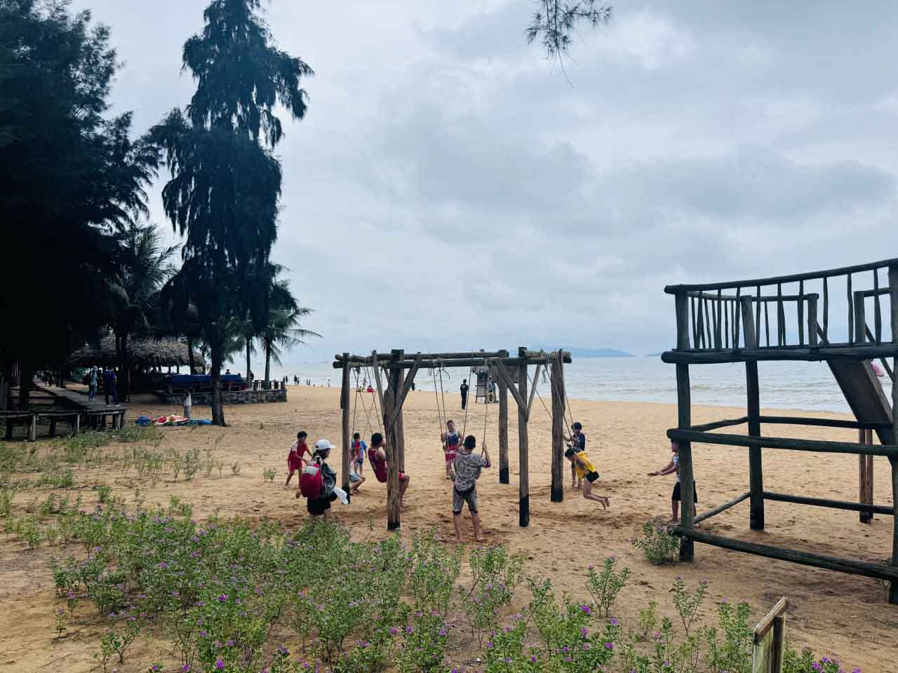 Bãi Đông - bãi biển hoang sơ ở Thanh Hóa góc nào cũng có ảnh đẹp Bãi Đông - bãi biển hoang sơ ở Thanh Hóa góc nào cũng có ảnh đẹp