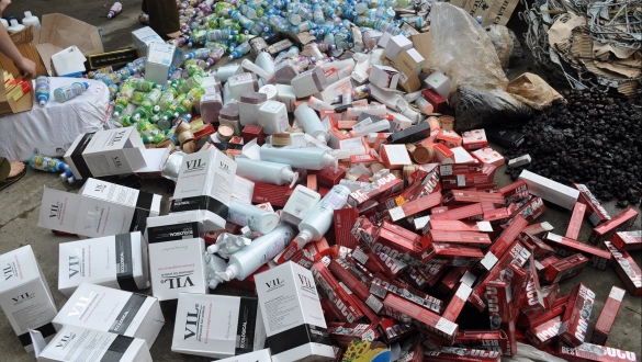 Thủ tướng: Xử lý nghiêm cán bộ bảo kê, tiếp tay buôn lậu, hàng giả