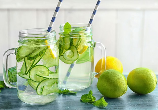 Mùa hè nên uống nước dừa hay nước chanh là tốt nhất?