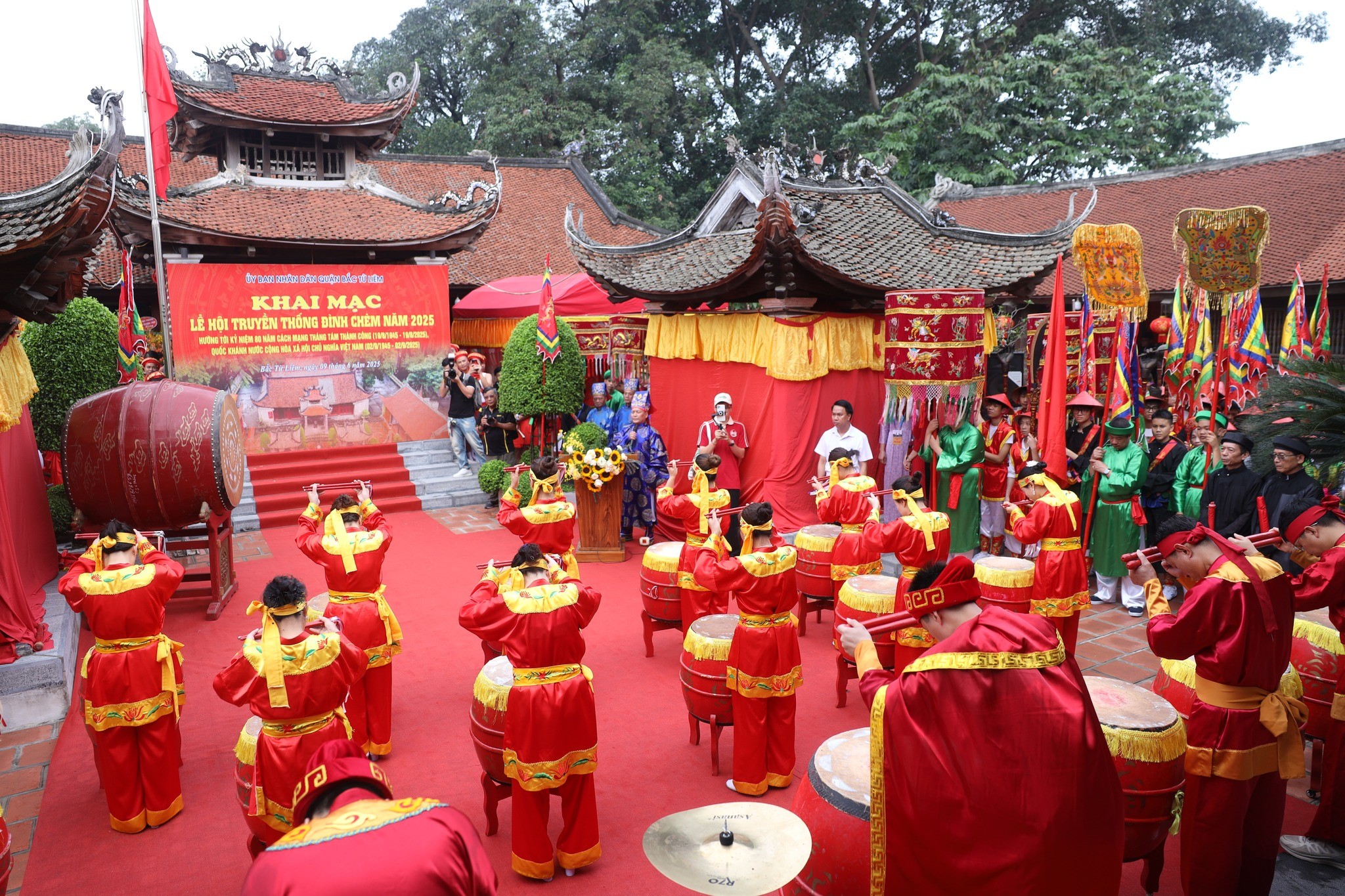 Tháng 5 dự hội đình Chèm Tháng 5 dự hội đình Chèm