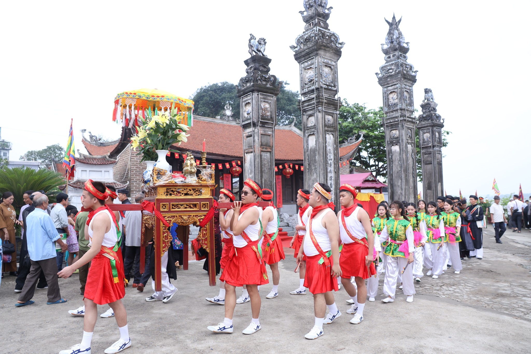 Tháng 5 dự hội đình Chèm Tháng 5 dự hội đình Chèm