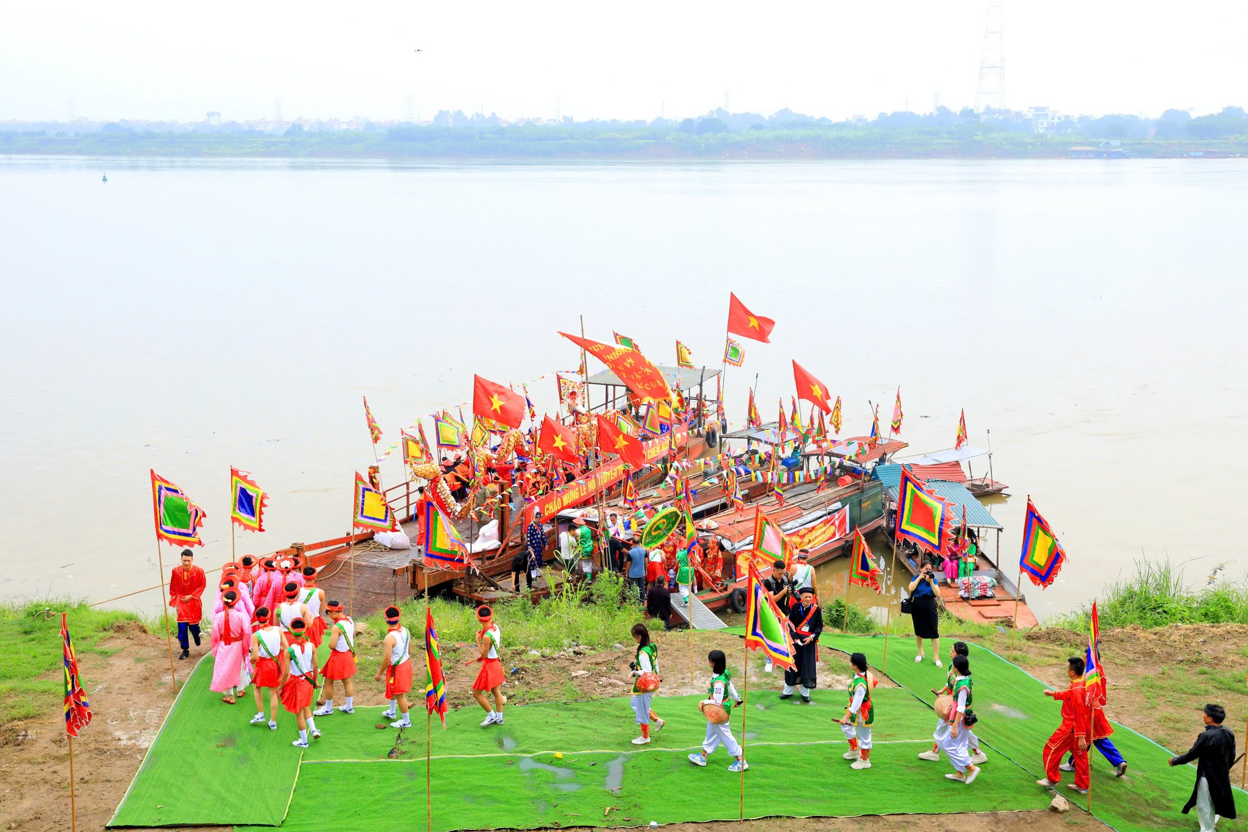 Tháng 5 dự hội đình Chèm Tháng 5 dự hội đình Chèm