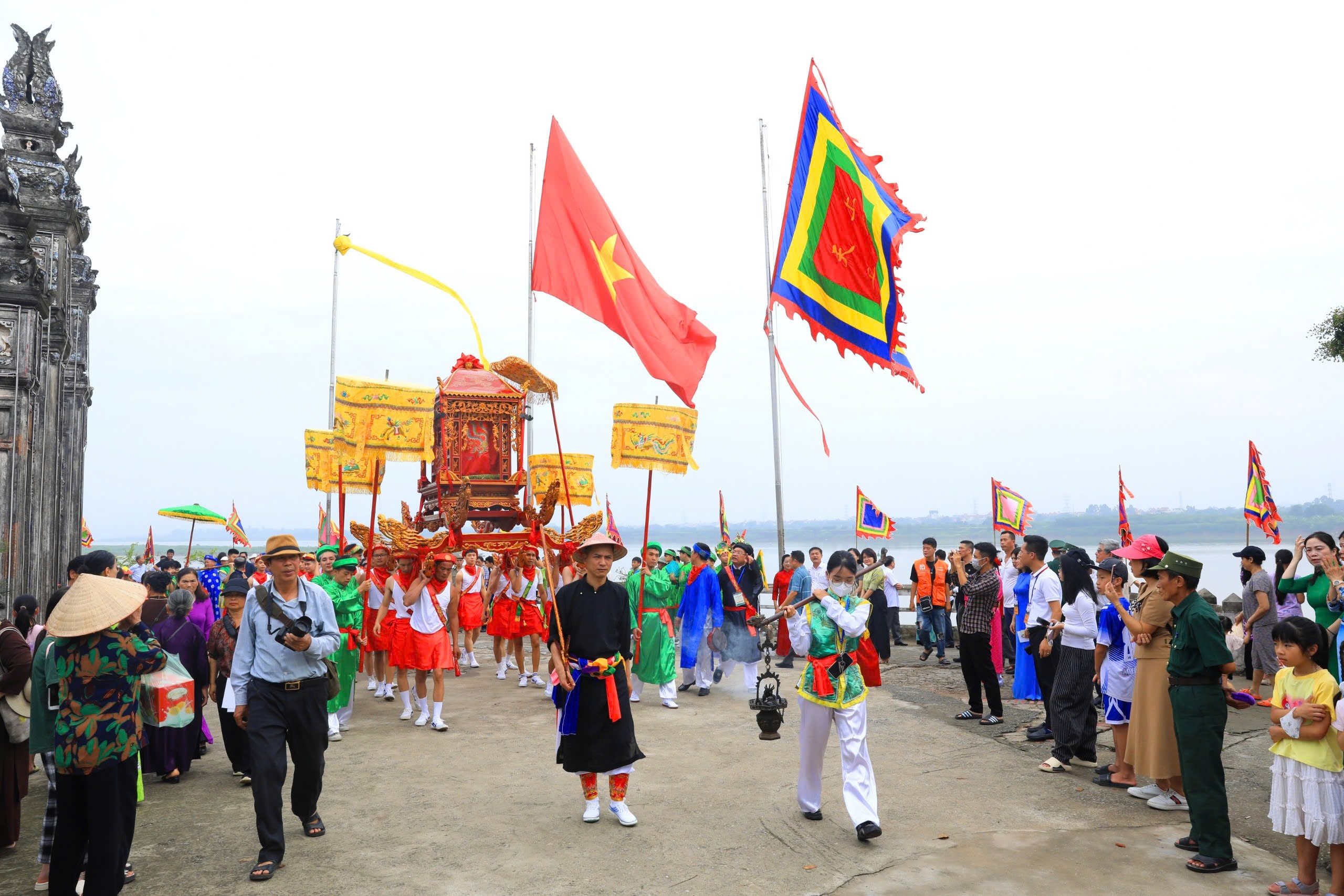 Tháng 5 dự hội đình Chèm Tháng 5 dự hội đình Chèm