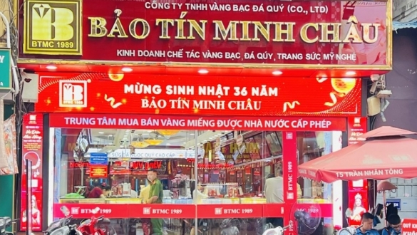 Thị trường vàng diễn biến lạ: Người mua thưa thớt, cửa tiệm vắng vẻ