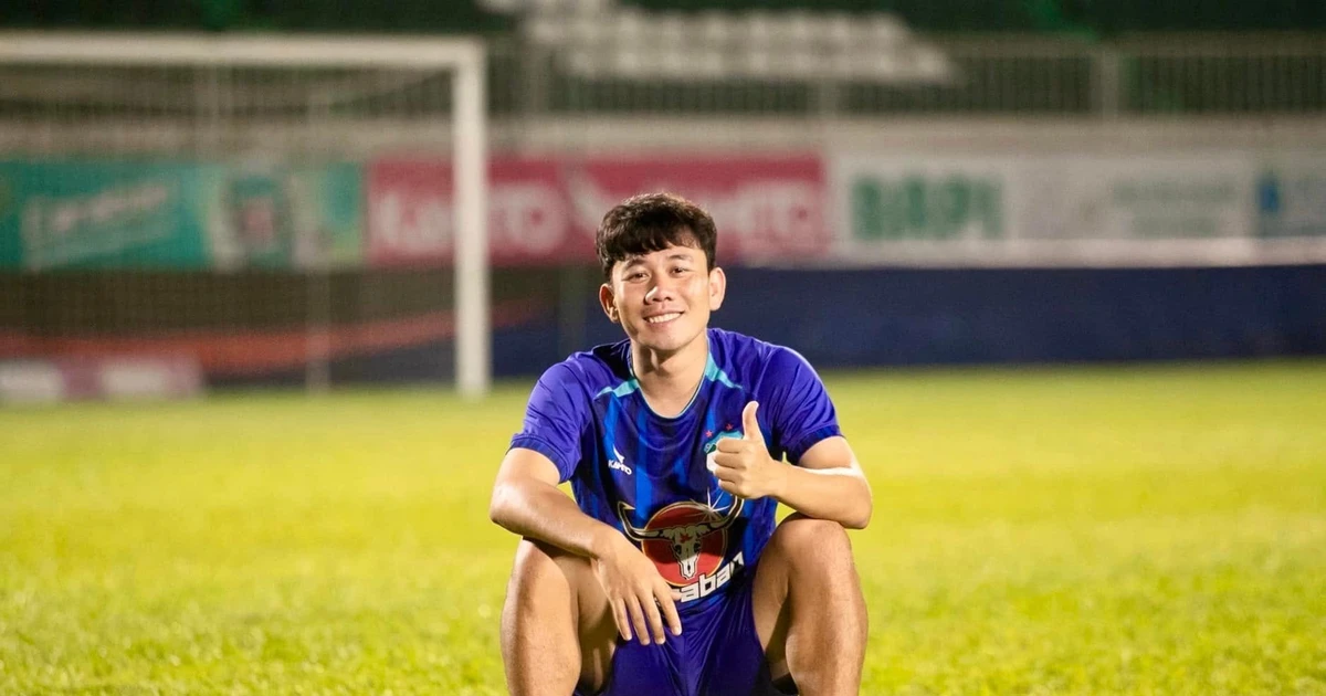 Trần Minh Vương nghẹn ngào chia tay Hoàng Anh Gia Lai Trần Minh Vương nghẹn ngào chia tay Hoàng Anh Gia Lai