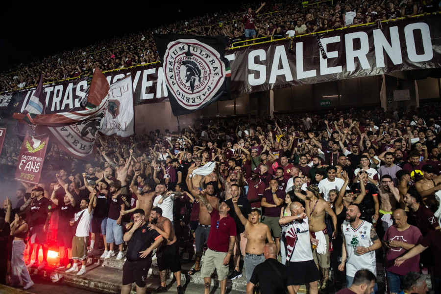 Trận play-off bóng đá Ý hỗn loạn, bị hủy giữa chừng Trận play-off bóng đá Ý hỗn loạn, bị hủy giữa chừng