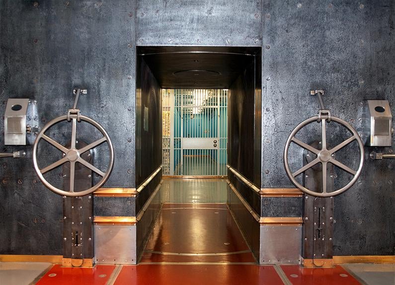 Tại sao Mỹ được thế giới "chọn mặt gửi vàng"?