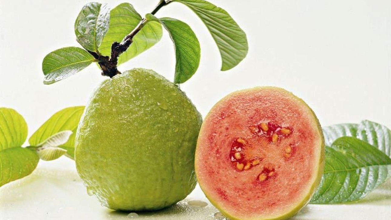 5 loại quả màu đỏ chống lão hóa và sản sinh collagen