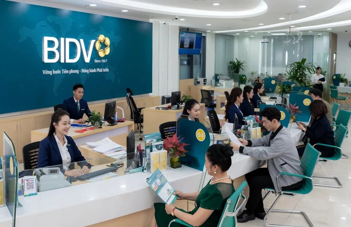 Lãi suất liên ngân hàng hạ nhanh, chênh lệch giá USD tự do và ngân hàng còn vài đồng Lãi suất liên ngân hàng hạ nhanh, chênh lệch giá USD tự do và ngân hàng còn vài đồng