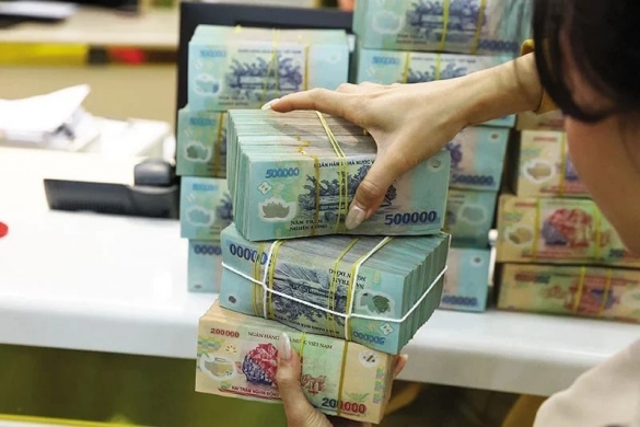 Lãi suất liên ngân hàng hạ nhanh, chênh lệch giá USD tự do và ngân hàng còn vài đồng