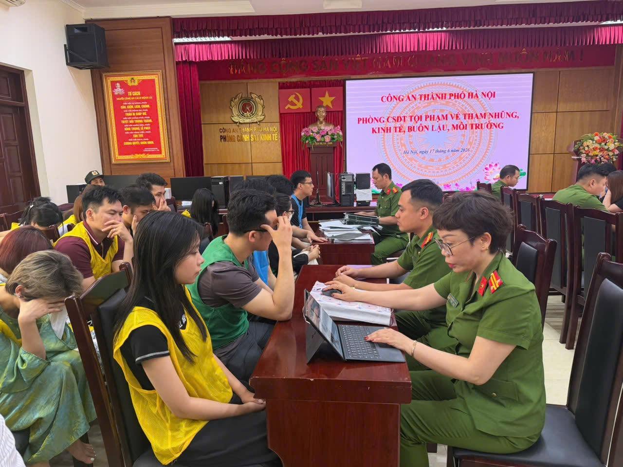 Khởi tố 187 bị can chiếm đoạt 181 tỷ đồng trong vụ "hợp đồng kỳ nghỉ" Khởi tố 187 bị can chiếm đoạt 181 tỷ đồng trong vụ "hợp đồng kỳ nghỉ"