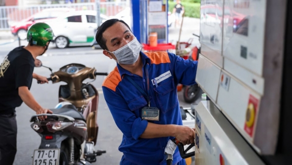 Giá xăng E10 giảm sâu, lần đầu xuống dưới 21.000 đồng/lít