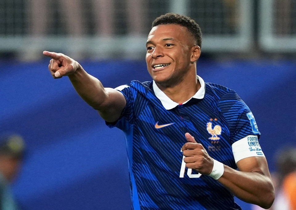 Kylian Mbappe lập cú đúp giúp Pháp hạ Iraq, áp sát kỷ lục vĩ đại của Messi Kylian Mbappe lập cú đúp giúp Pháp hạ Iraq, áp sát kỷ lục vĩ đại của Messi