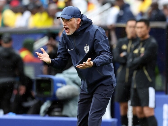 HLV Thomas Tuchel giải mã màn "thiết quân luật" với Djed Spence tại World Cup 2026