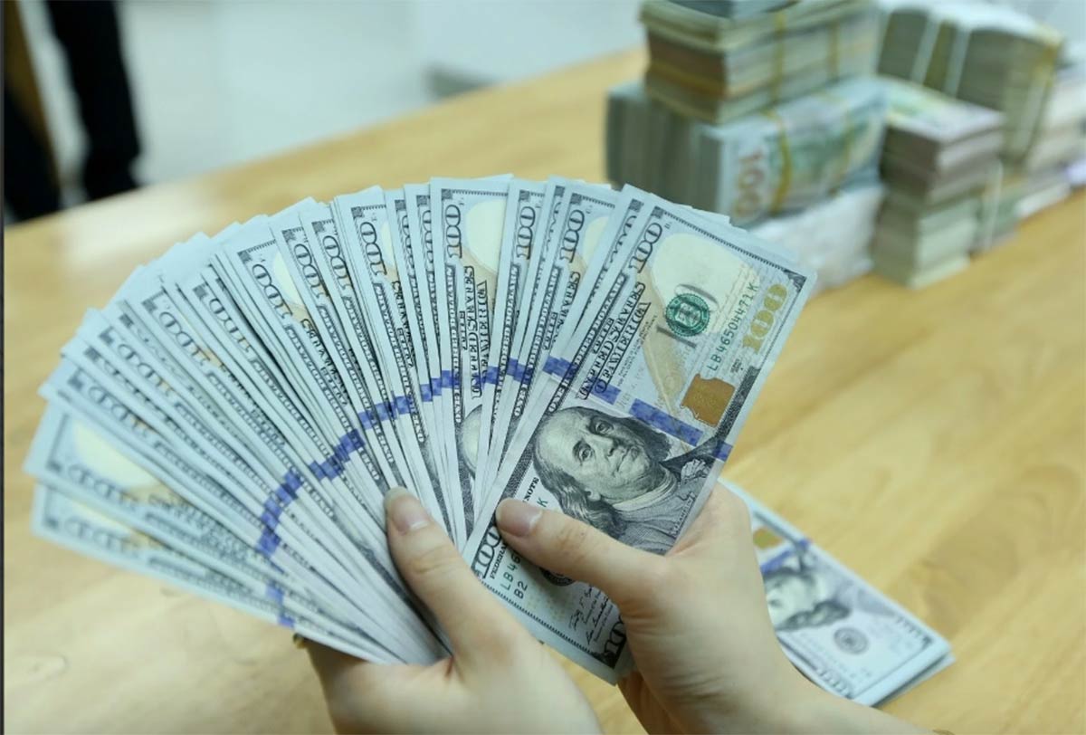 Giá USD tự do đảo chiều tăng mạnh