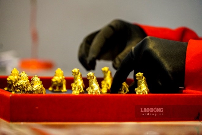 Giá vàng tăng, nhà đầu tư dự báo đỉnh mới