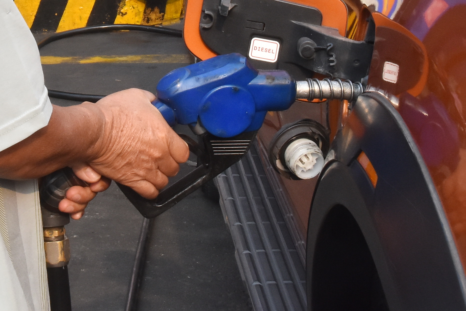 Giá xăng dầu giảm lần thứ 2 liên tiếp Giá xăng dầu giảm lần thứ 2 liên tiếp