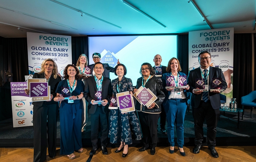 Vinamilk là thương hiệu duy nhất Việt Nam sở hữu 2 cúp Quán quân tại giải thưởng lớn của ngành sữa thế giới Vinamilk là thương hiệu duy nhất Việt Nam sở hữu 2 cúp Quán quân tại giải thưởng lớn của ngành sữa thế giới