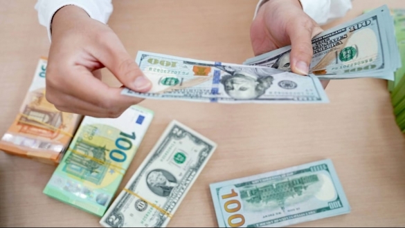 Giá USD ngân hàng tăng cao, tỷ giá trung tâm lập đỉnh mới