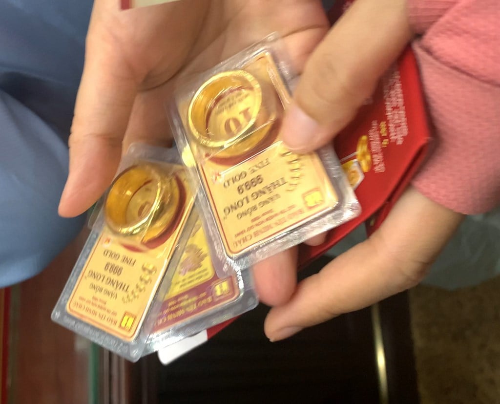 Mua, bán vàng 20 triệu/ngày bắt buộc phải chuyển khoản Mua, bán vàng 20 triệu/ngày bắt buộc phải chuyển khoản