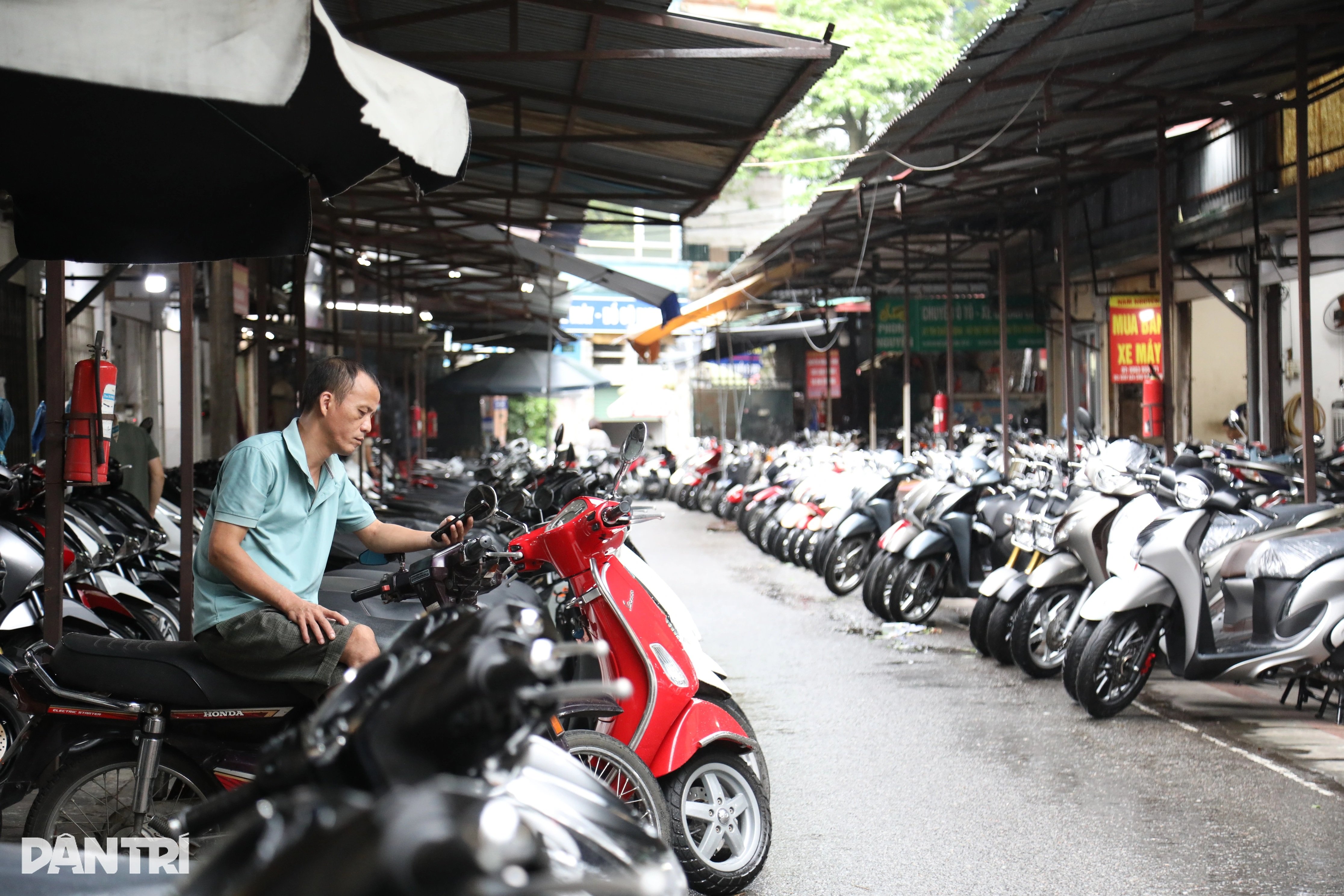 Chuẩn bị cấm xe xăng, chợ xe máy lớn nhất Hà Nội ế chưa từng có Chuẩn bị cấm xe xăng, chợ xe máy lớn nhất Hà Nội ế chưa từng có