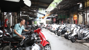 Chuẩn bị cấm xe xăng, chợ xe máy lớn nhất Hà Nội ế chưa từng có