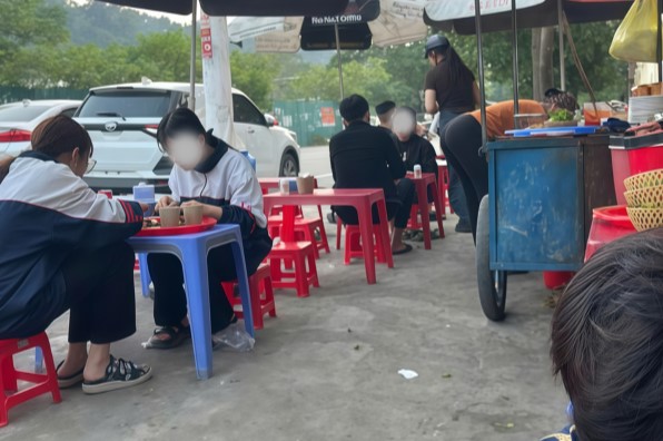 Thói quen ăn vặt ảnh hưởng đến sức khỏe học sinh Thói quen ăn vặt ảnh hưởng đến sức khỏe học sinh