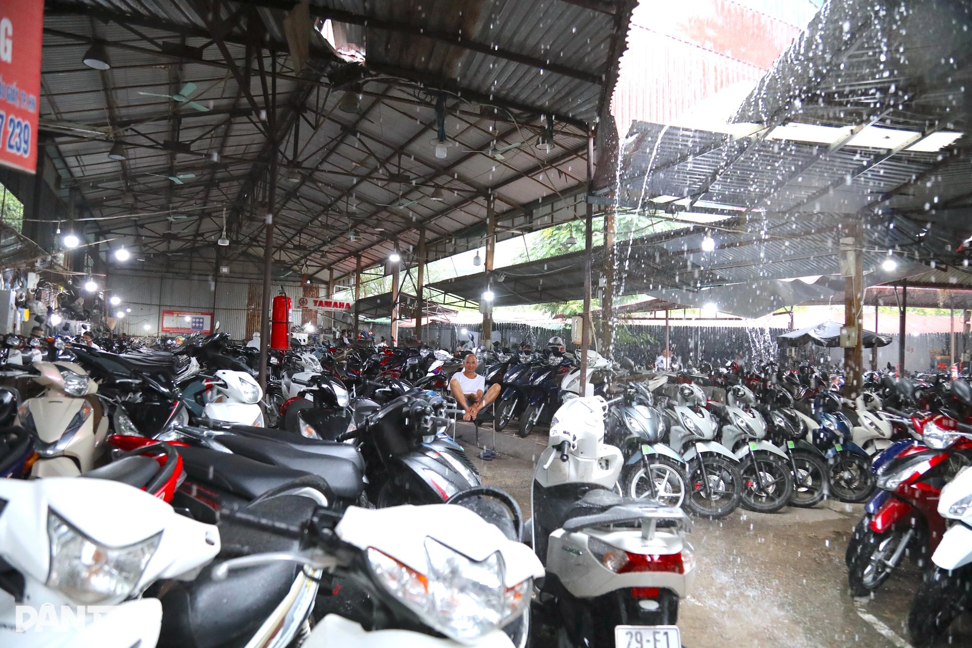 Chuẩn bị cấm xe xăng, chợ xe máy lớn nhất Hà Nội ế chưa từng có Chuẩn bị cấm xe xăng, chợ xe máy lớn nhất Hà Nội ế chưa từng có