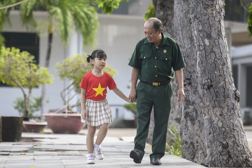 Vinamilk “ Viết tiếp câu chuyện hòa bình” bằng tranh và hành động Vinamilk “ Viết tiếp câu chuyện hòa bình” bằng tranh và hành động