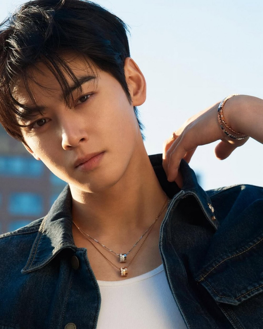 "Nam thần đẹp nhất Hàn Quốc" gây sốt trước ngày nhập ngũ "Nam thần đẹp nhất Hàn Quốc" gây sốt trước ngày nhập ngũ